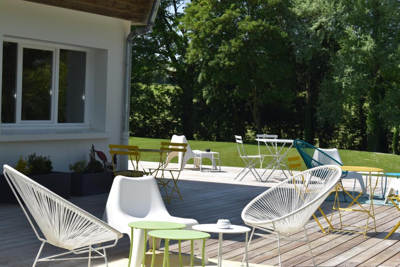 Hotel Le Corbusson Saint-Berthevin Exterior foto